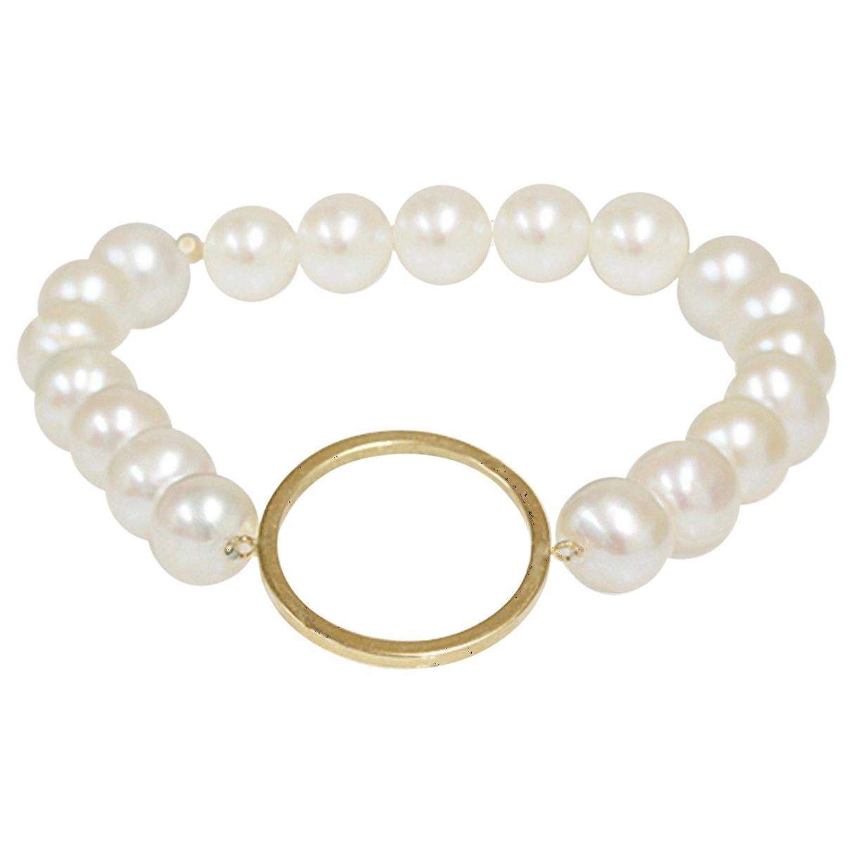 14 Karat Gold Cultured Freshwater Pearl Bracelet with Circle Shape Center For Sale