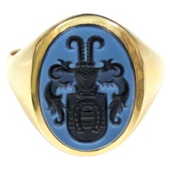 Anillo de sello antiguo de caballero de oro y piedra dura calcografiada