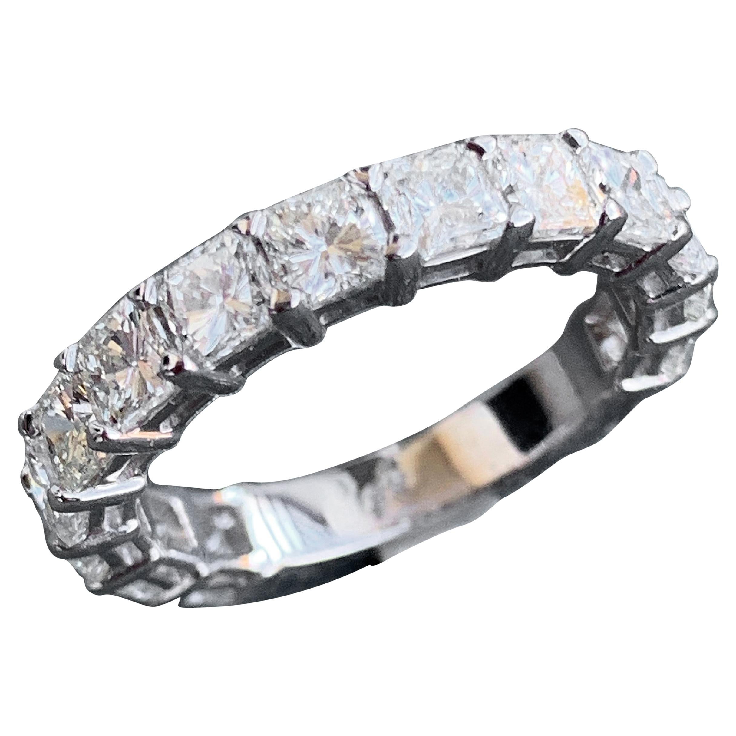 2.25 Carat Approximate Radiant Diamond Eternity Ring or Wedding Band, Ben Dannie im Angebot