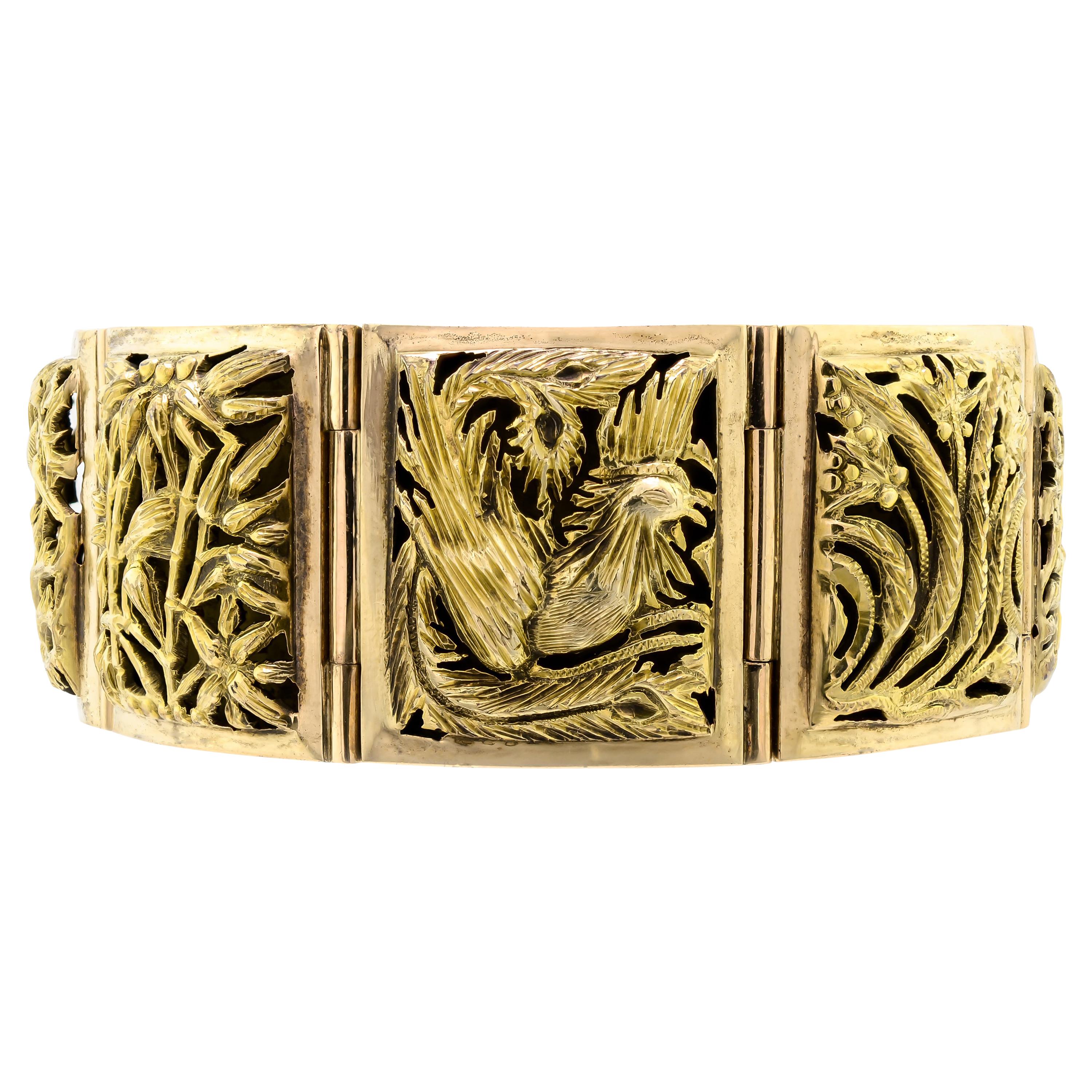 Alluring Midcentury 14 Karat Yellow Gold Chinoiserie Bracelet For Sale