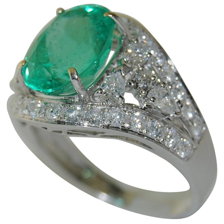3.18 Carat Emerald with 1.27 Carat Diamond Ring For Sale