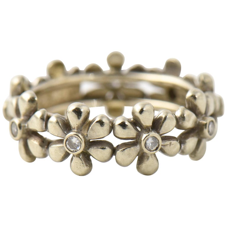 Diamond White Gold Daisy Band Ring For Sale at 1stdibs