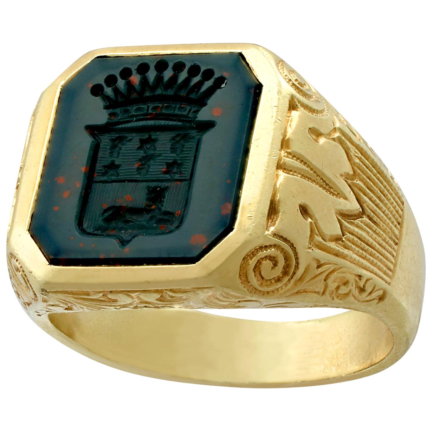 Antique 1930s Bloodstone and Yellow Gold Signet Ring 