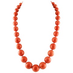 248.50 g of Red Spheres Coral, 18 Karat Yellow Gold Clasp, Beaded Necklace