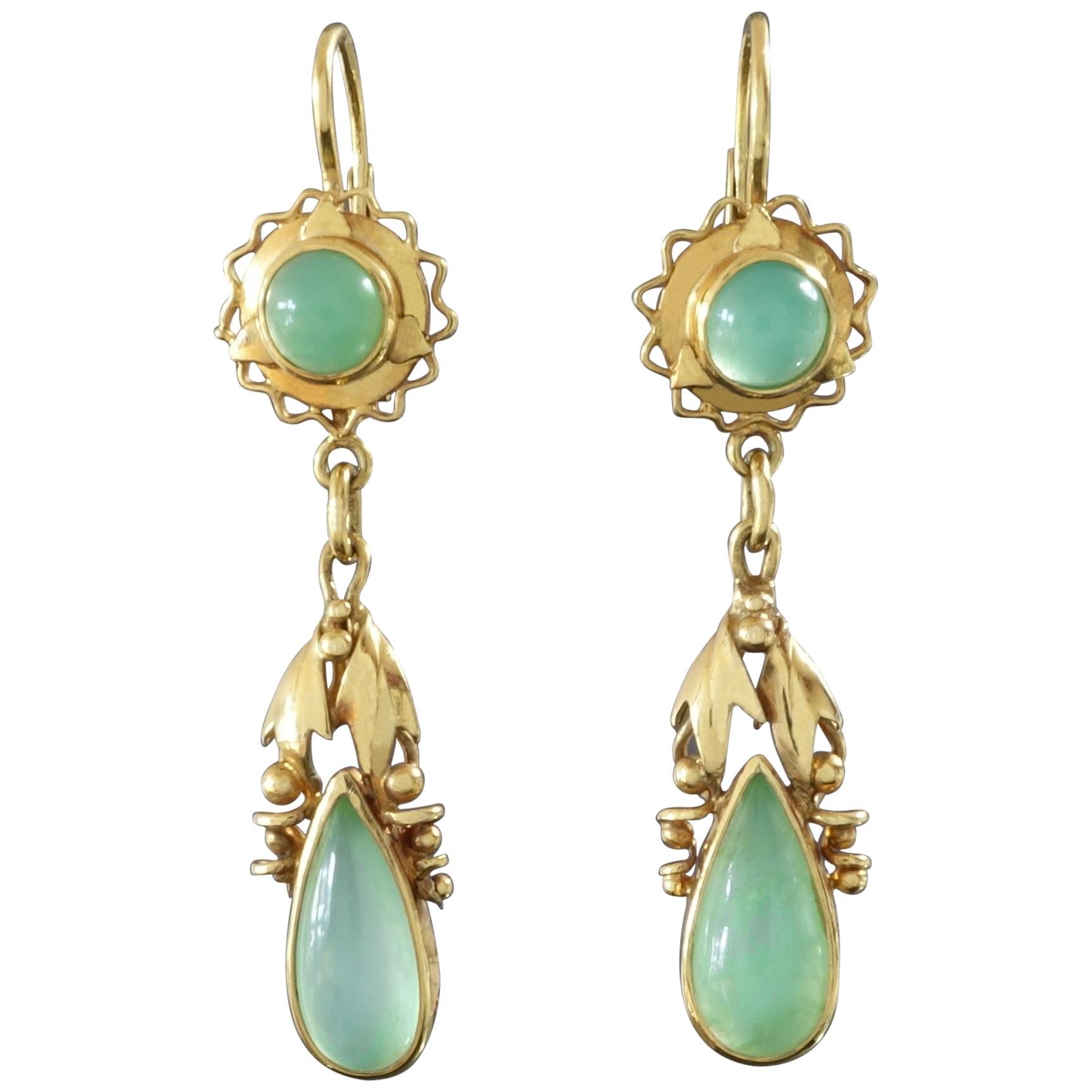 1920s-1930s Original Art Deco Jade Green Chrysoprase Gold Dangle Drop Earrings For Sale