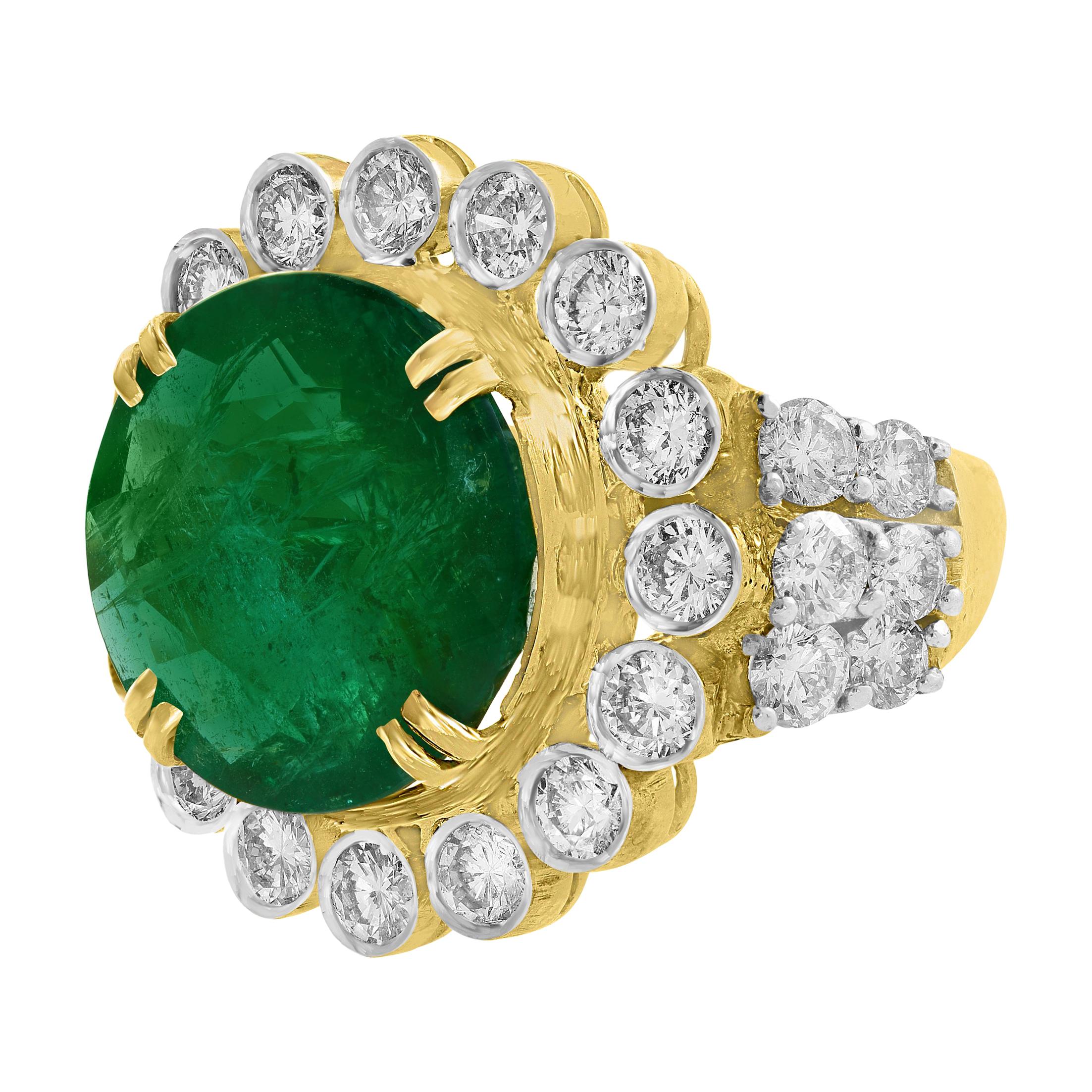 9.8 Carat Round Colombian Emerald and Diamond 18 Karat Gold Ring, Estate