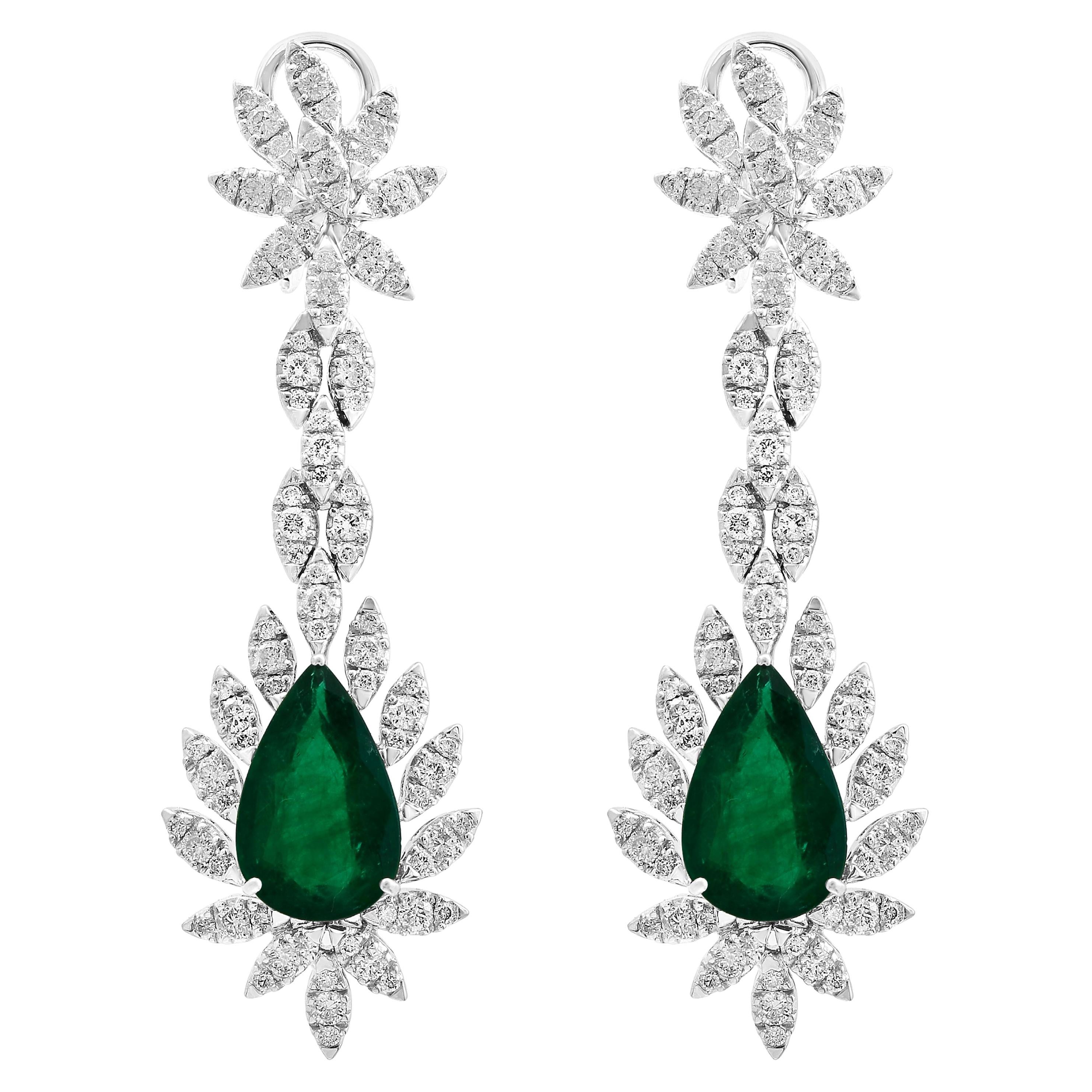 15 Carat Pear Shape Emerald Diamond Hanging/Drop Earrings 18 Karat White Gold For Sale