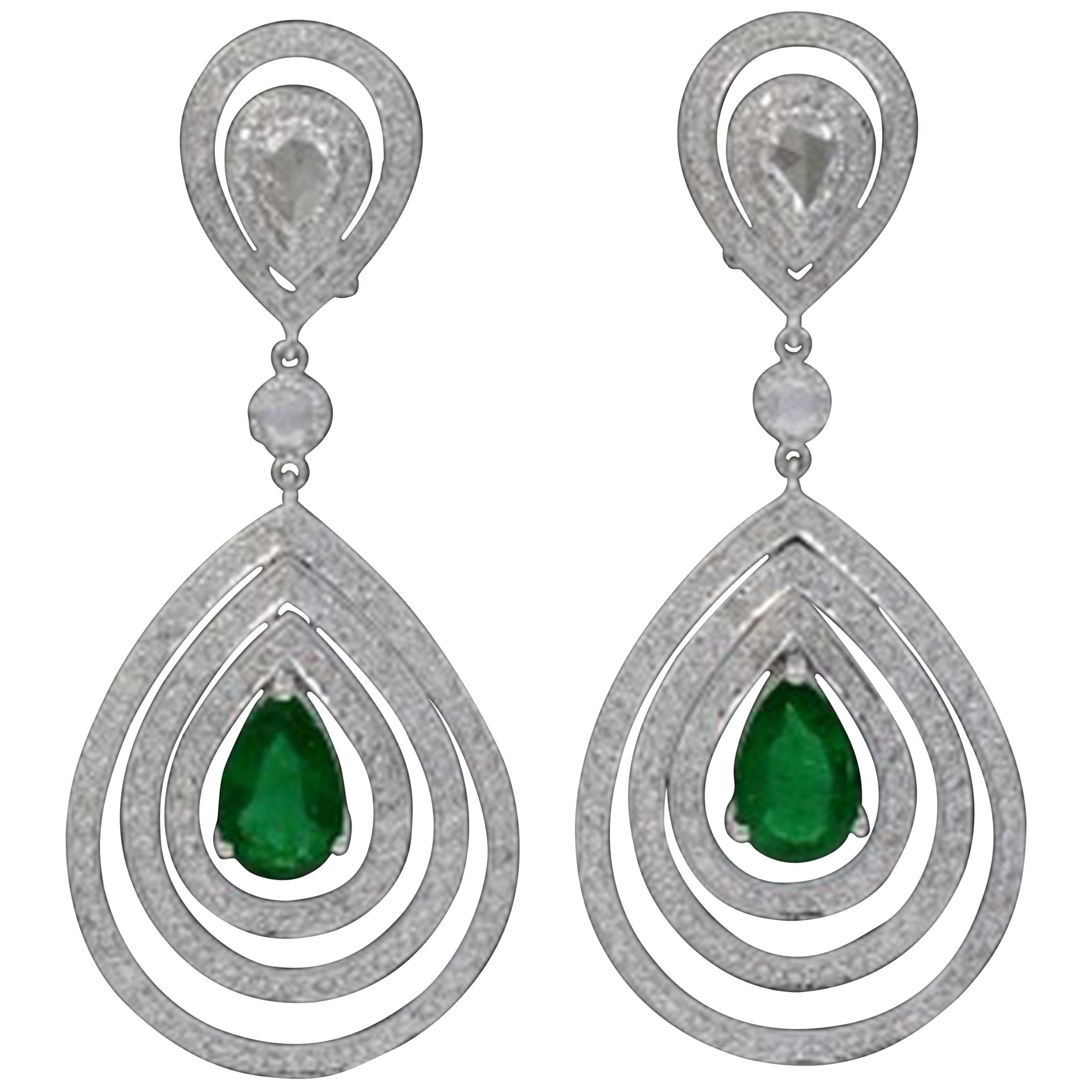 15 Carat Pear Shape Emerald Diamond Hanging/Drop Earrings 18 Karat