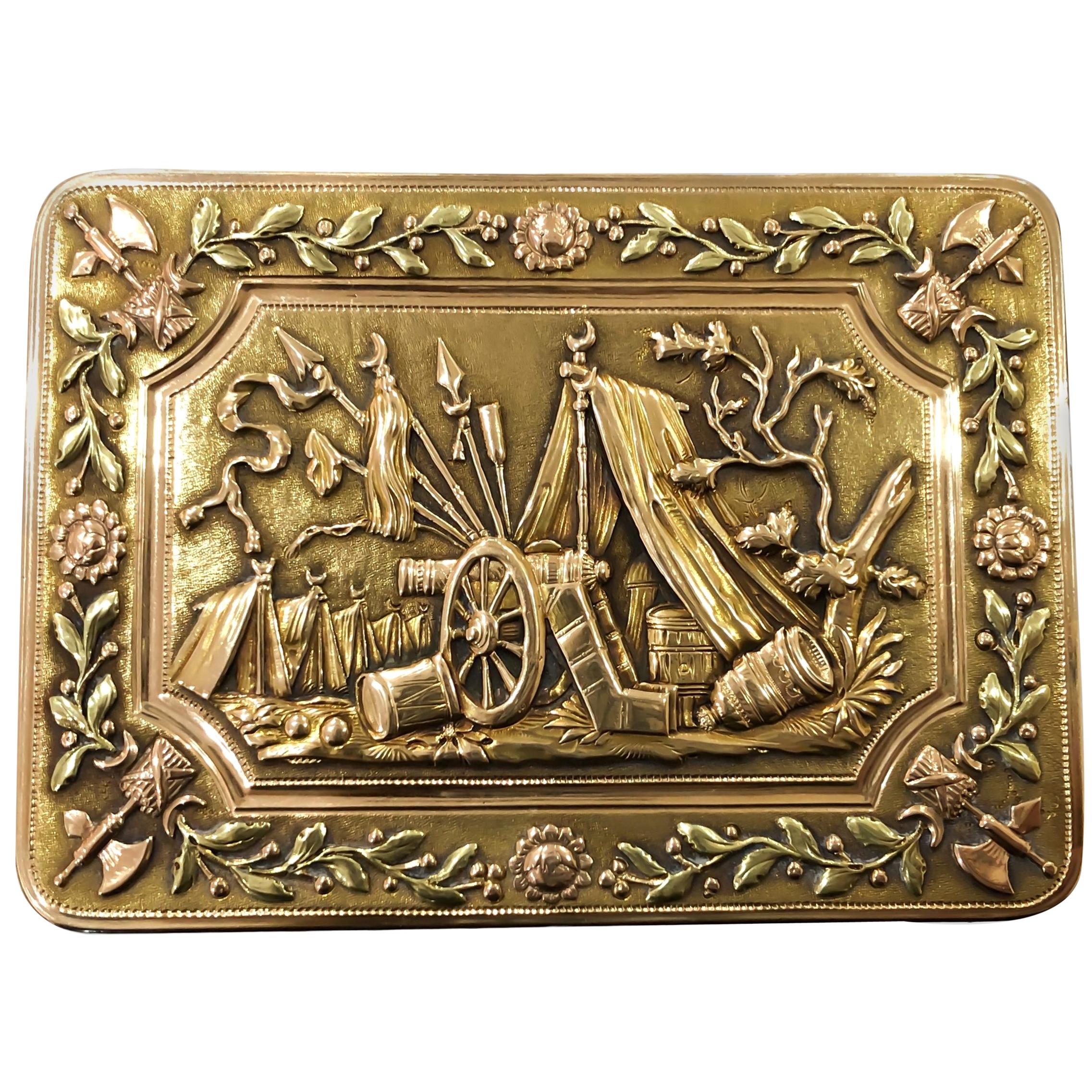 1820s 18 Karat Tri-Color Russian Snuff Box For Sale