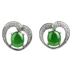 Boucles d'oreilles cadre en forme de cœur incrustées de jadéite naturelle, de jade et de diamants en or blanc 18 carats