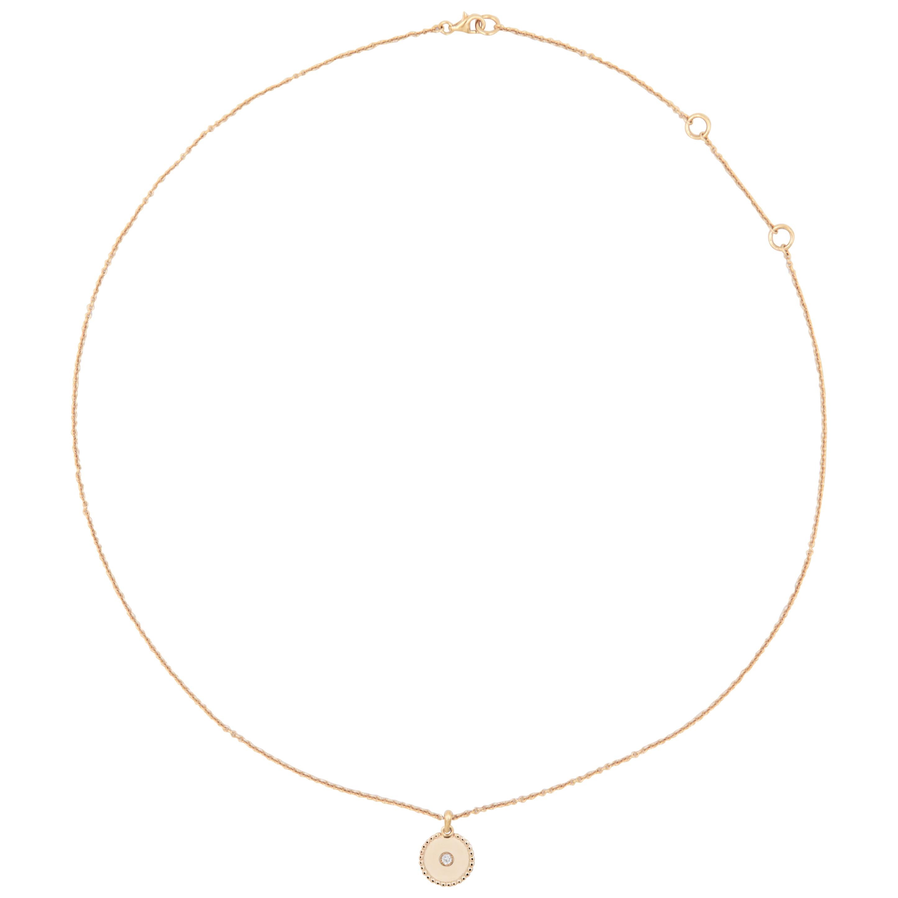 18 karat yellow gold necklace with a diamond-set pendant and adjustable chain. 

The chain is adjustable at a length of 42, 45 and 50 cm (16,5, 17,7 and 19,6 inch). 

This necklace forms part of Julia-Didon Cayre's 'Mezzanotte Milano' collection.