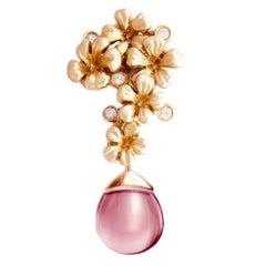 Broche fleur de prune en or rose quatorze carats avec diamants et quartz rose