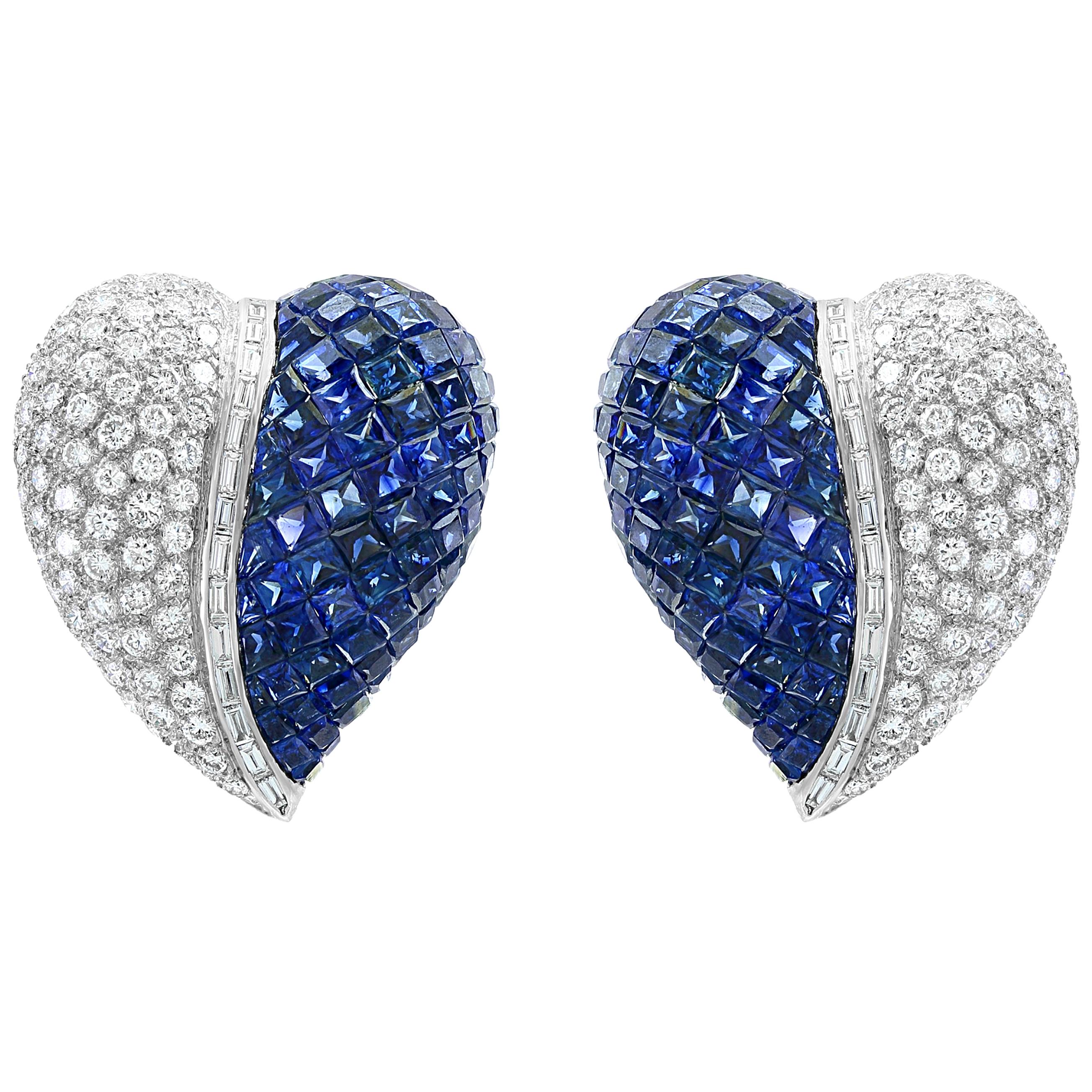 Boucles d'oreilles cocktail en or 18 carats avec saphirs et diamants, sertis en mystère invisible en vente