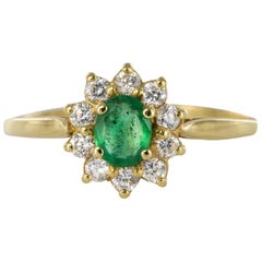 Modern Emerald Diamonds Yellow Gold Daisy Ring