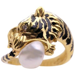 Carrera y Carrera 18 Karat Gold and Enamel Tiger Ring with Baroque Pearl