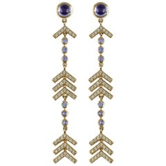 Marlo Laz, boucles d'oreilles de soirée fantaisie à longue flèche en diamants pavés, tanzanite et iolite