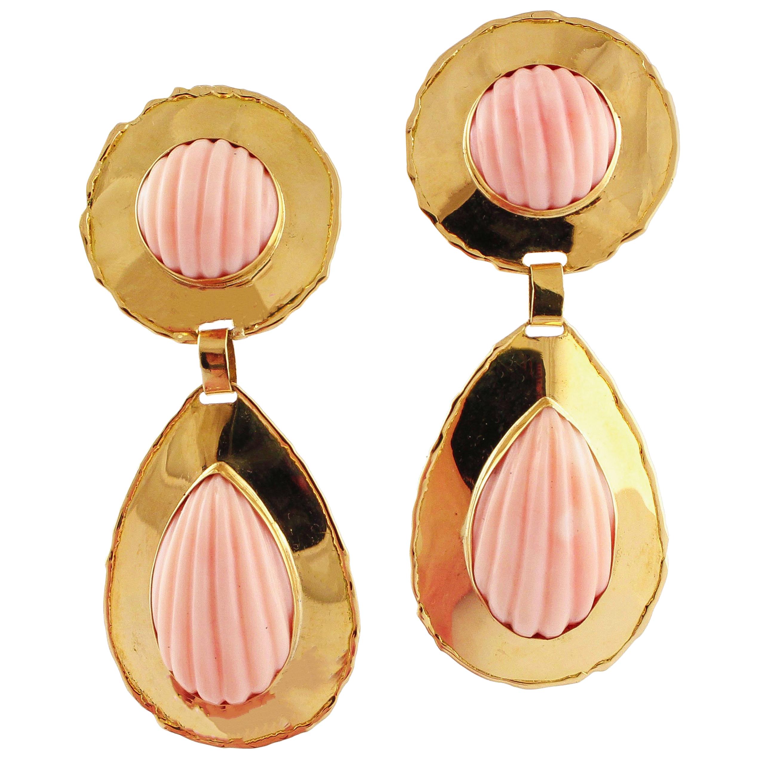 Engraved Pink Coral Spheres and Drops, 18K Yellow Gold Dangle Clip-on Earrings For Sale