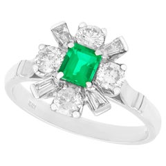 Bague de fiançailles en or blanc, émeraude et diamant
