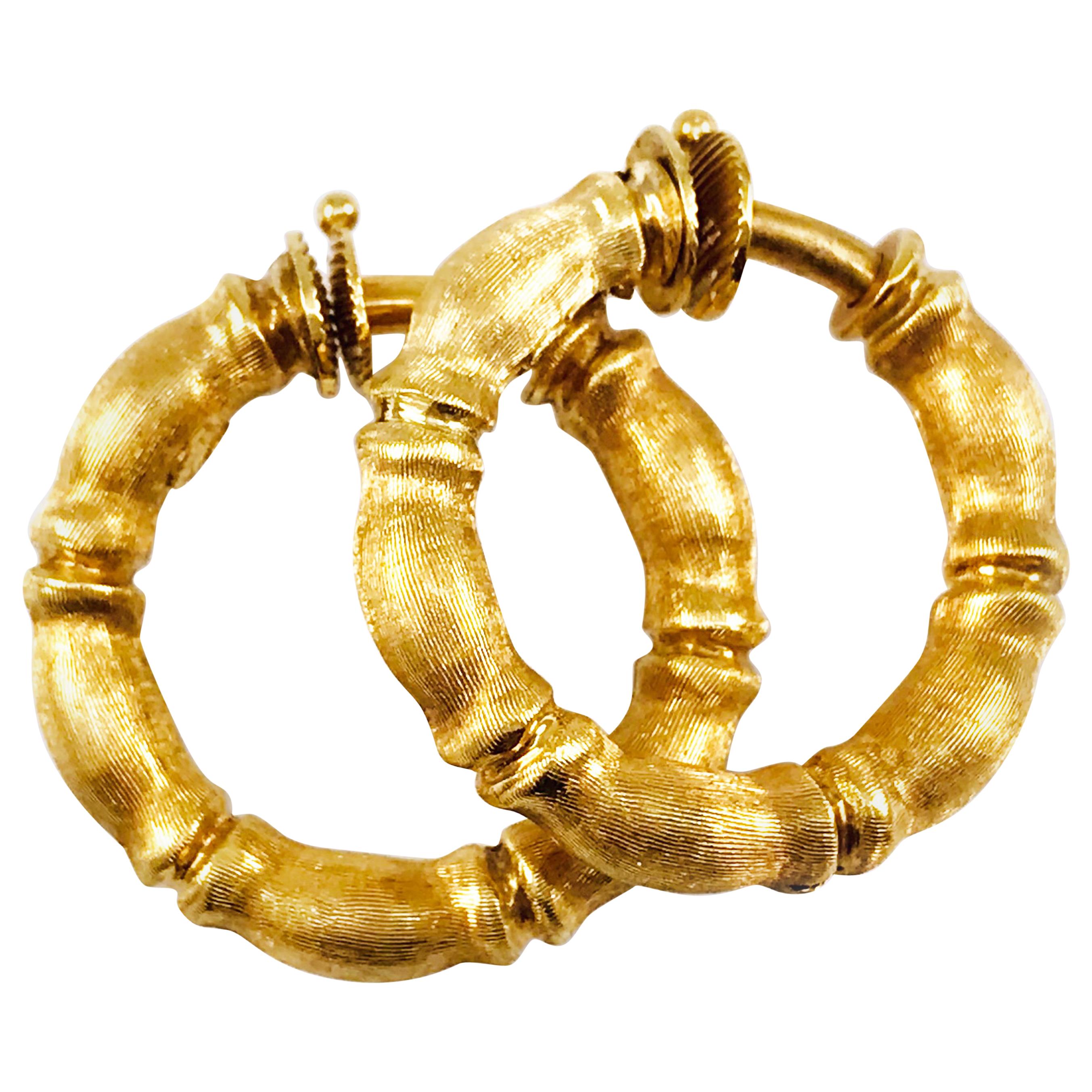 Boucles d'oreilles cerceau en or massif 18 carats en vente