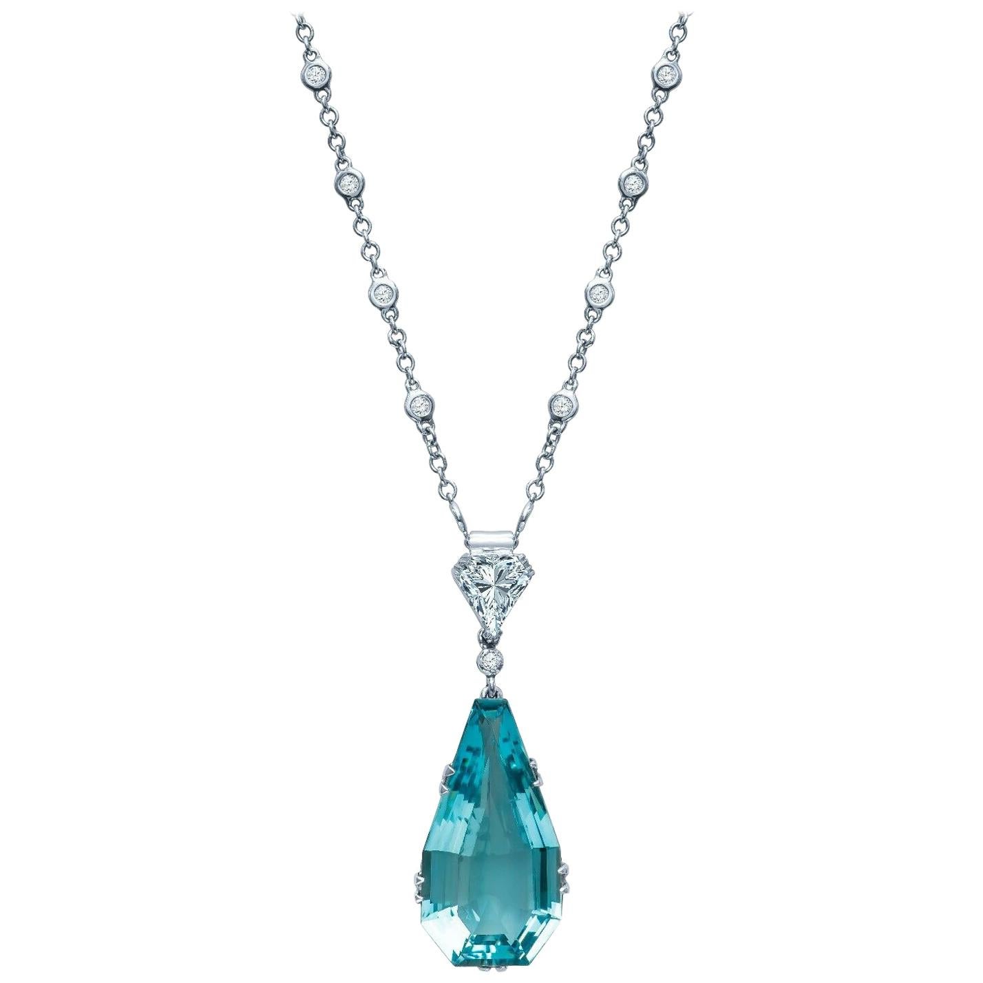 Estate Antique 18 Karat Gold 20.08 Carat Natural Aquamarine and Diamond Necklace For Sale