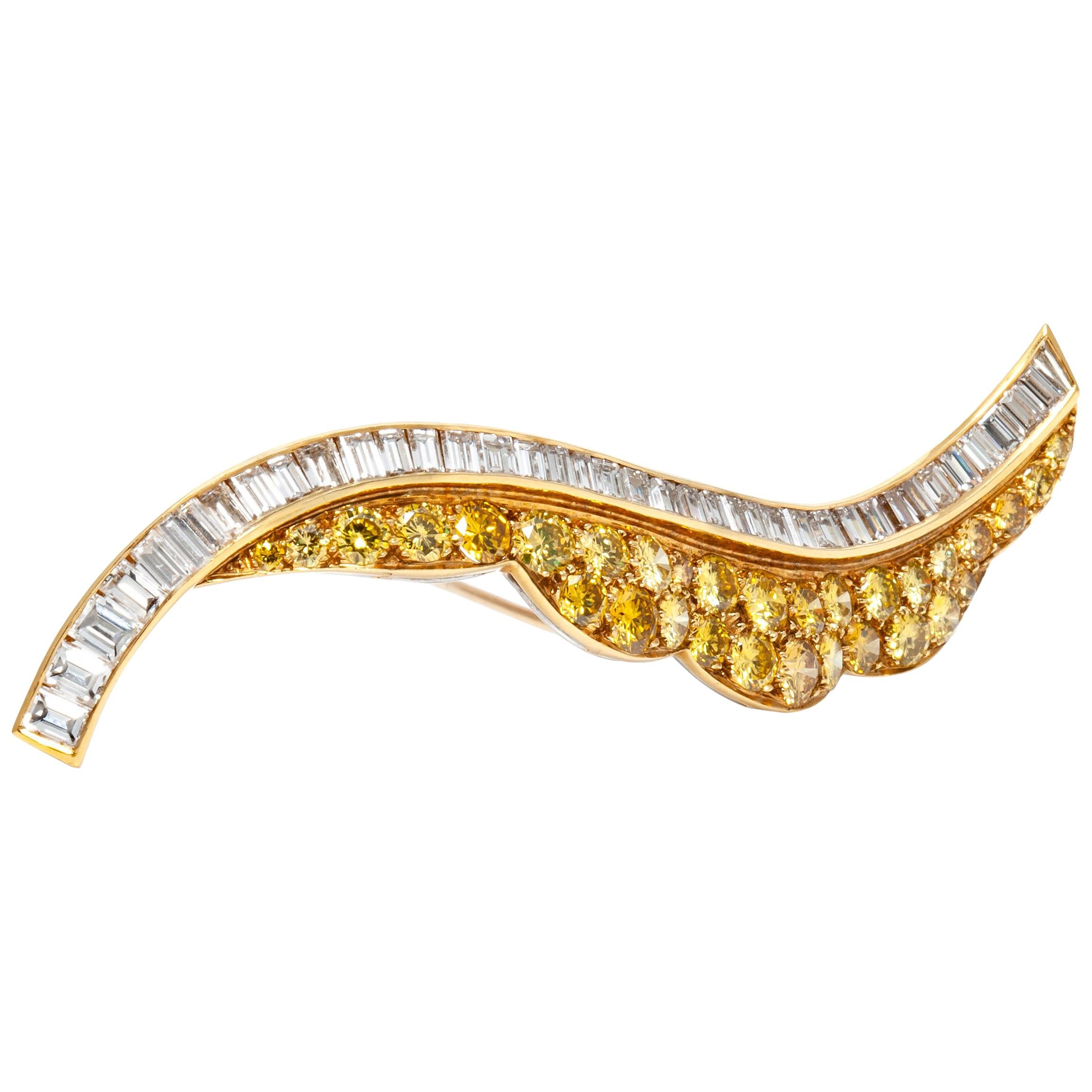 18 Karat Gold and Platinum Brooch with Baguette Cut and Diamond