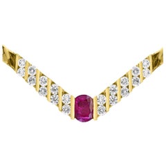 GIA Certified 3 Ct Natural Oval  Collier à pendentifs en or jaune 14K avec rubis et diamants