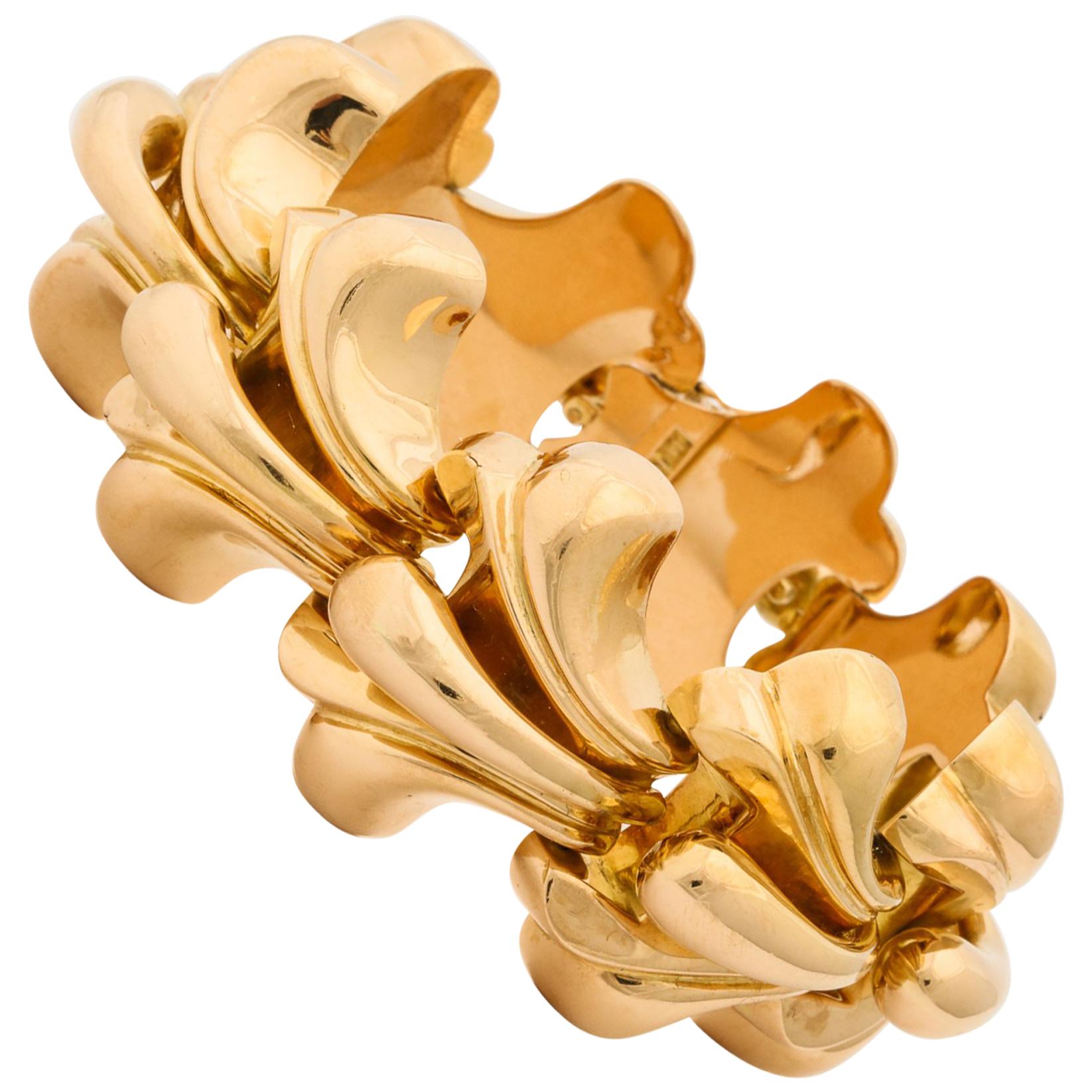 1960s Spray Design Three Dimensional High Polish Gold Link Bracelet with Safety