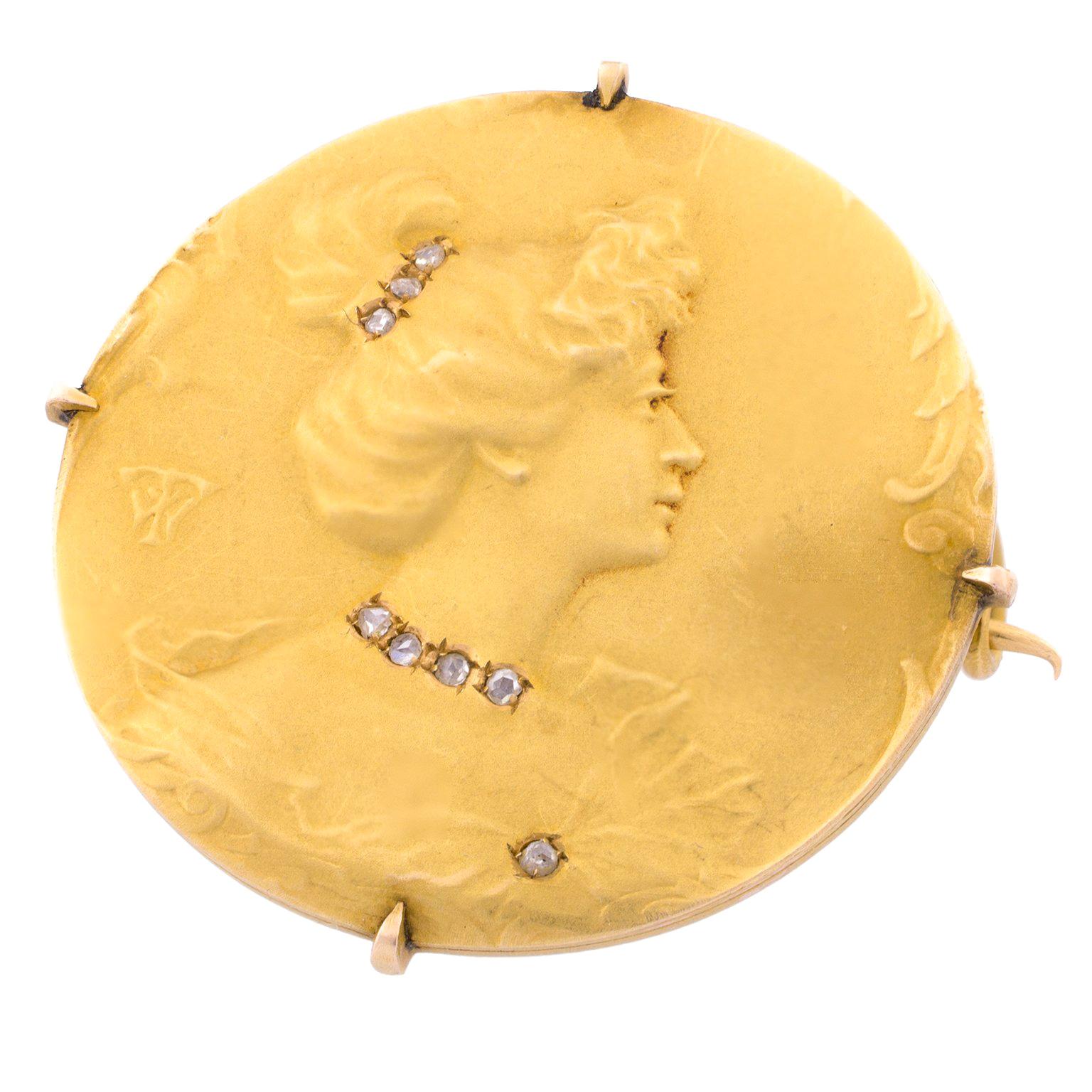 Late 19th Century Art Nouveau Matte 18 Karat Gold Diamonds Brooch For Sale