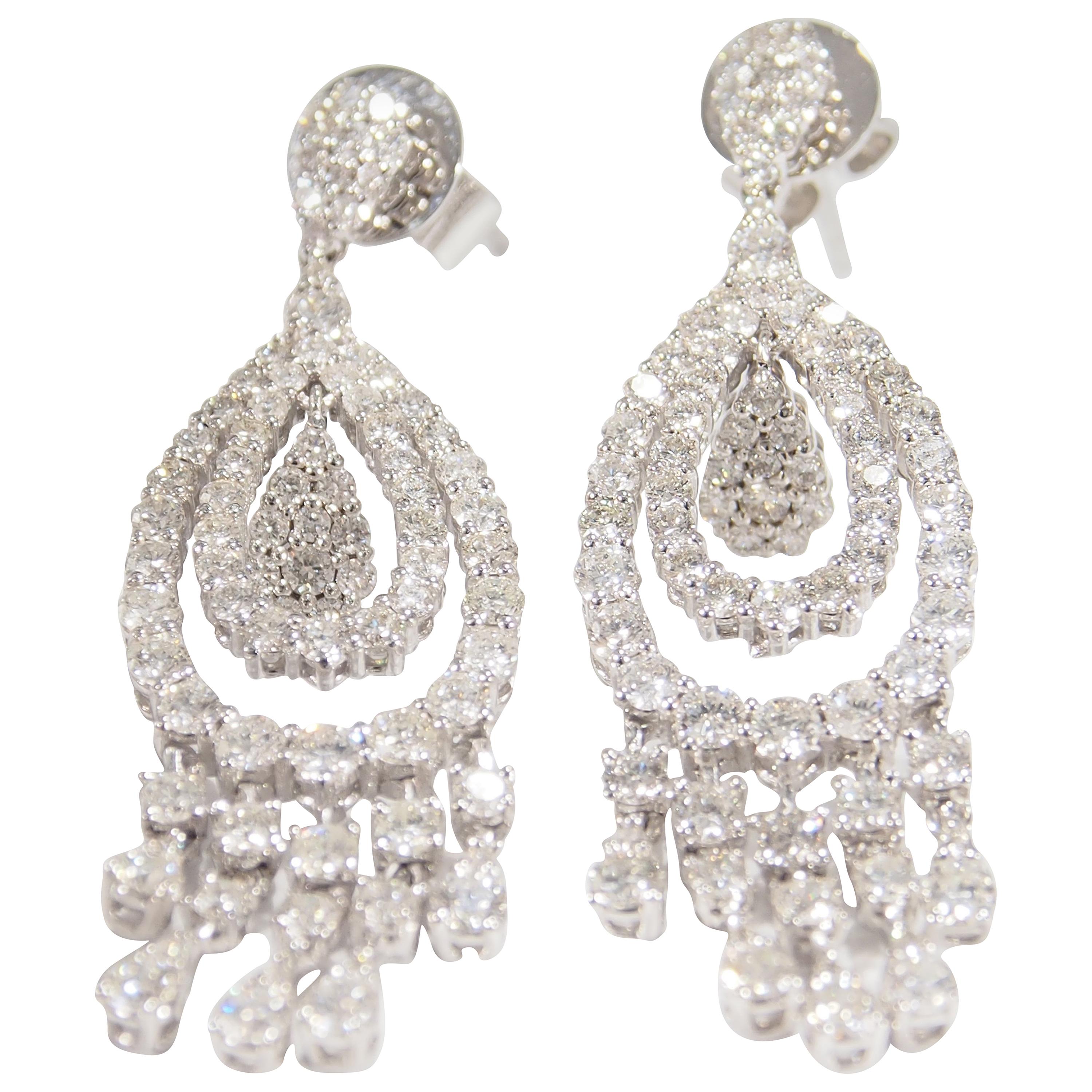 Diamond Chandelier Earrings White Gold 14 Karat 5.46 Carat For Sale at