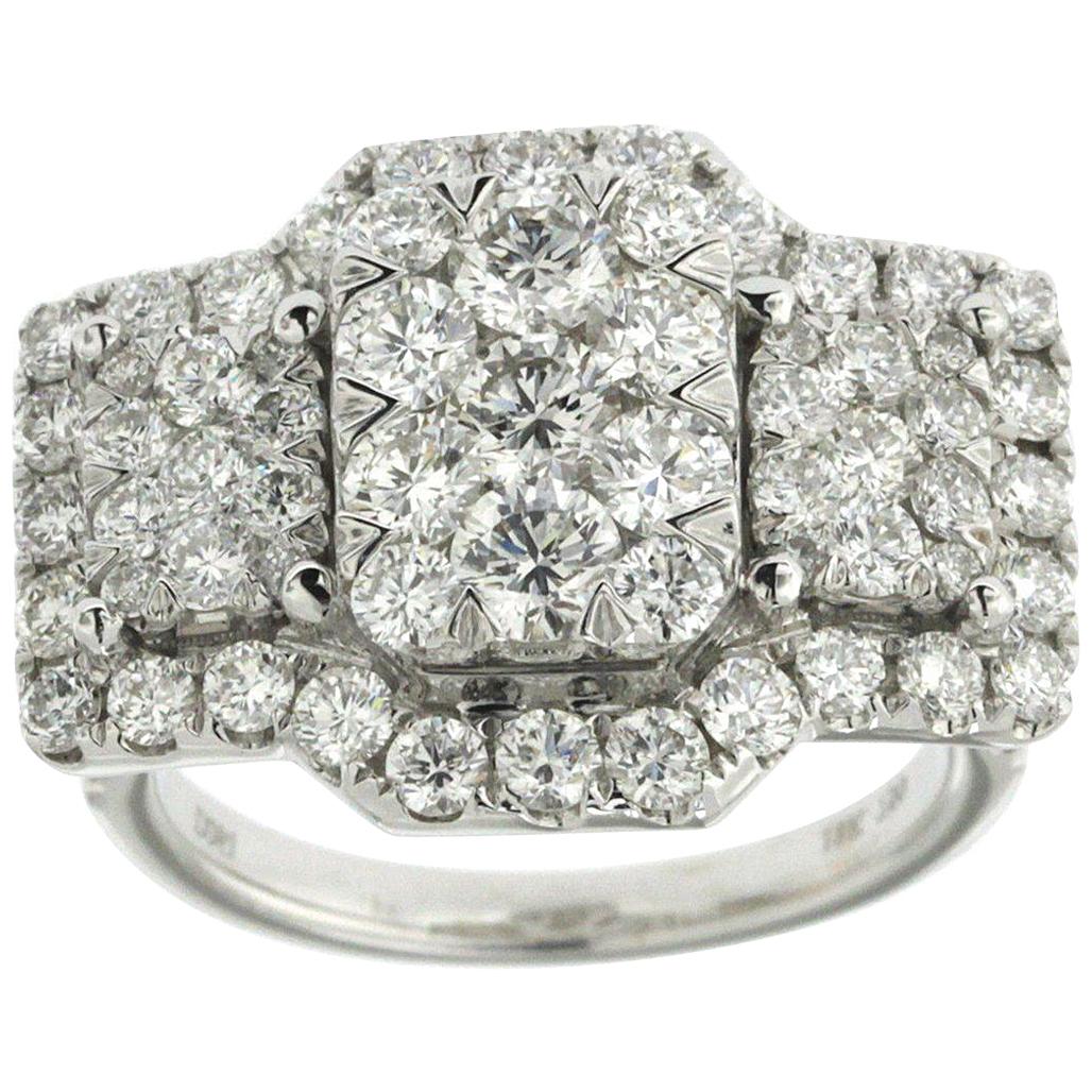 White 2.86 Carat Diamonds in 18 Karat Gold Engagement Ring For Sale