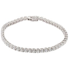 Classic 18 Karat White Gold White Diamond Tennis Bracelet