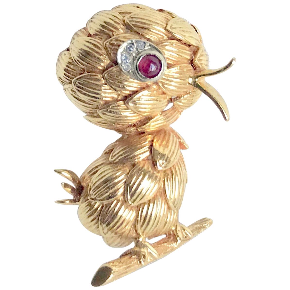 Boucheron Brooch Representing a Chick in 18 Carat Yellow Gold Diamonds and Ruby