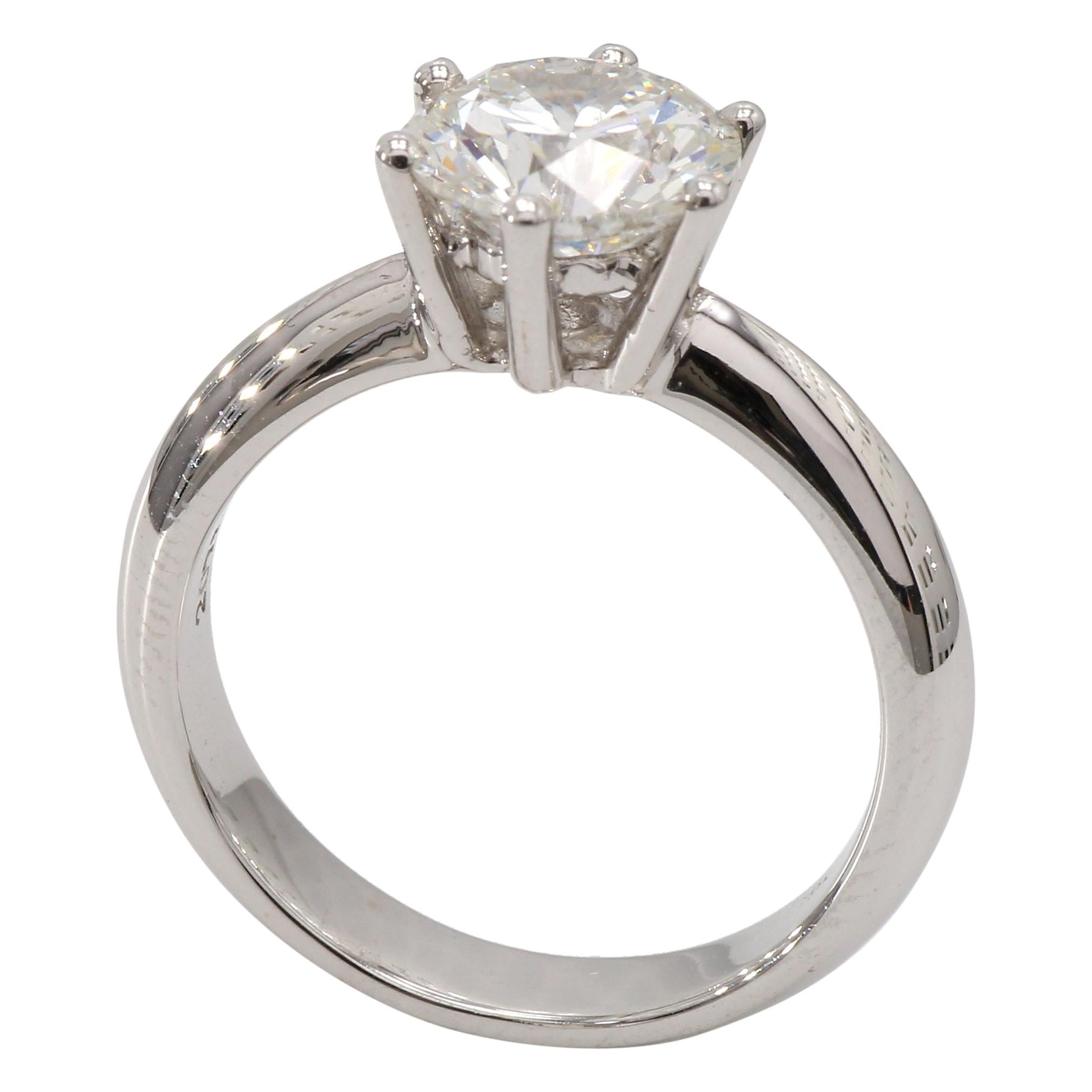 18 Karat White Gold Diamond Solitaire Engagement Ring 2.07ct Round Diamond For Sale
