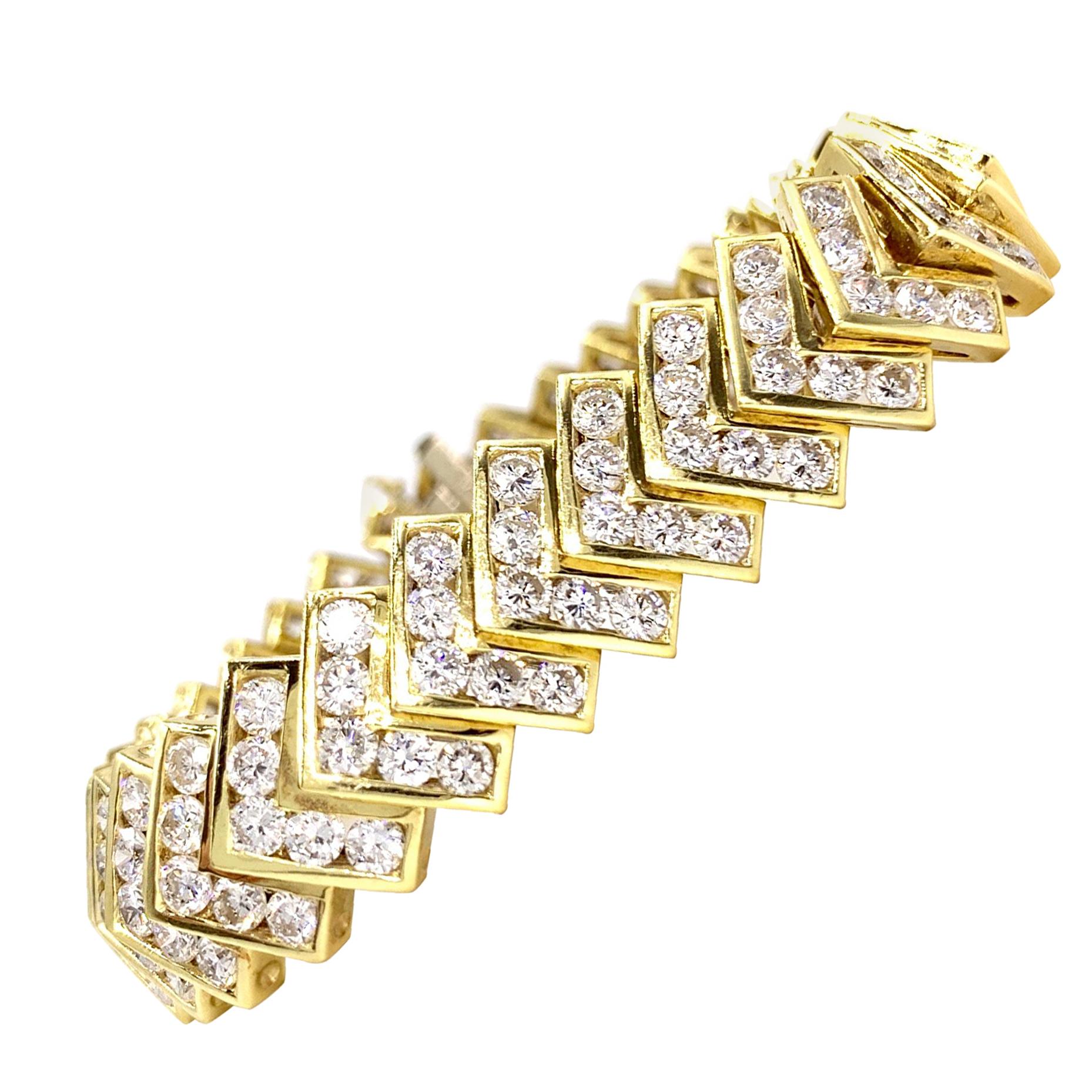 18 Karat Chevron Diamond Bracelet 14.20 Carat Total Weight For Sale