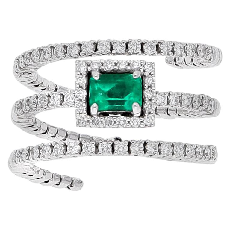 18 Karat White Gold Extendable Ring with Diamonds and Emerald