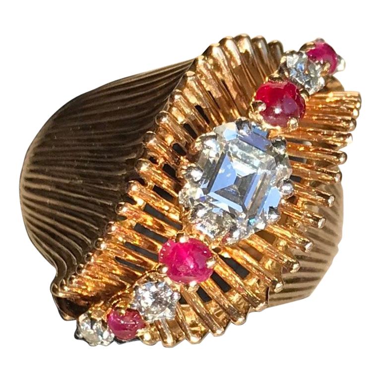 Anillo Rubí y Diamantes circa 1950 Oro Amarillo 18 Quilates, Rubí y Diamantes en venta