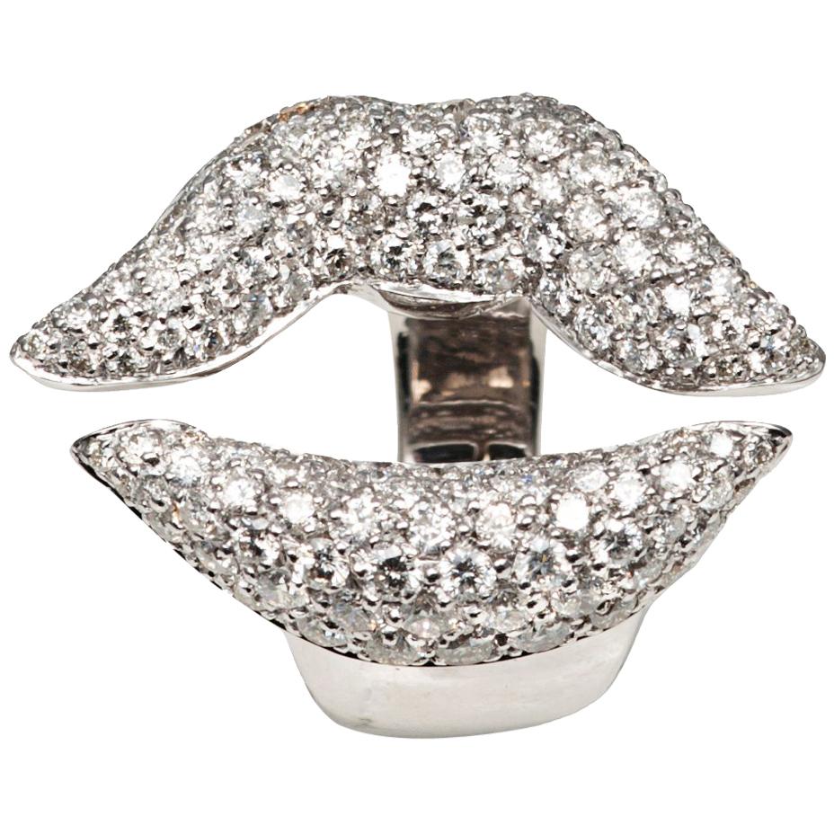 White Gold Lips Ring with Pavè Diamonds For Sale