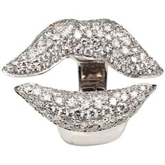 White Gold Lips Ring with Pavè Diamonds