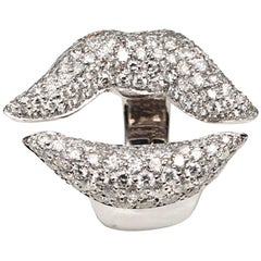 White Gold Lips Ring with Pavè Diamonds