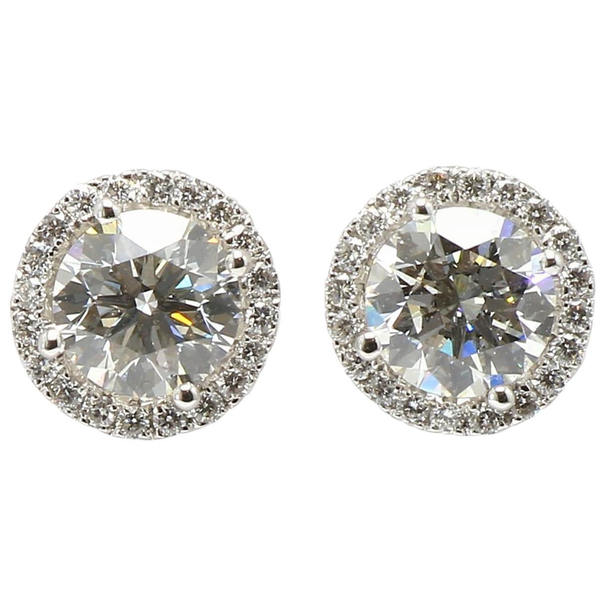 Halo Design Diamonds Studs Earrings in 18K White Gold Diamonds. For Sale