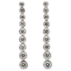 Contemporary 18 Karat White Gold Diamond Graduating Drop Earrings