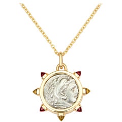 Collier à pendentif en pièce de monnaie d'Alexandre le Grand en or 18 carats, grenat et citrine de Dubini