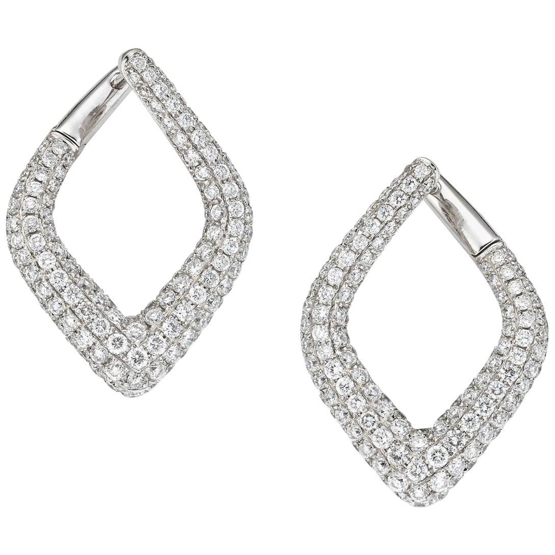 Modernist Triangular Diamond Earrings Set in 18 Carat White Gold For Sale