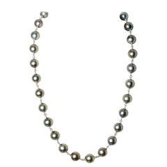 Pearl Necklace with Black Pearls of Tahiti 18 Karat