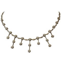 Halskette mit Diamant-Blumen-Kronleuchter-Tropfen