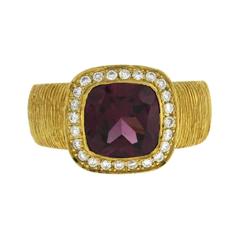 2.25 CT Pink Tourmaline & 0.26 CT Diamonds in 18K Gold Engagement Ring For Sale