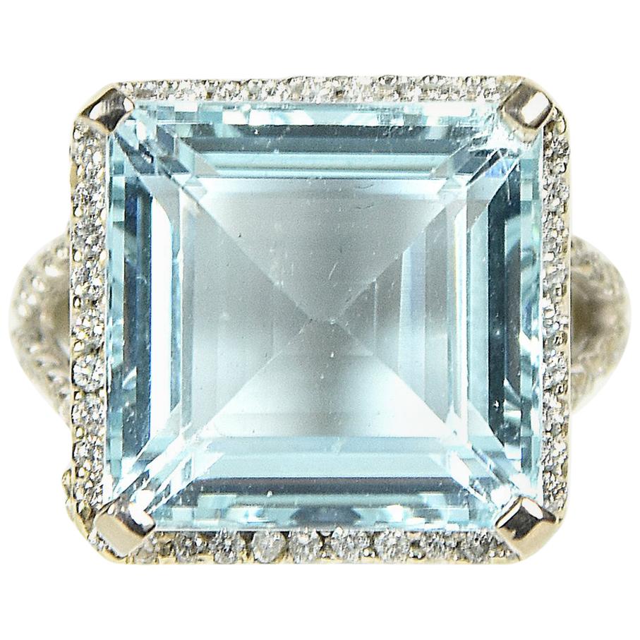 11 Carat Square Cut Aquamarine and Diamond Ring Set in White Gold For Sale