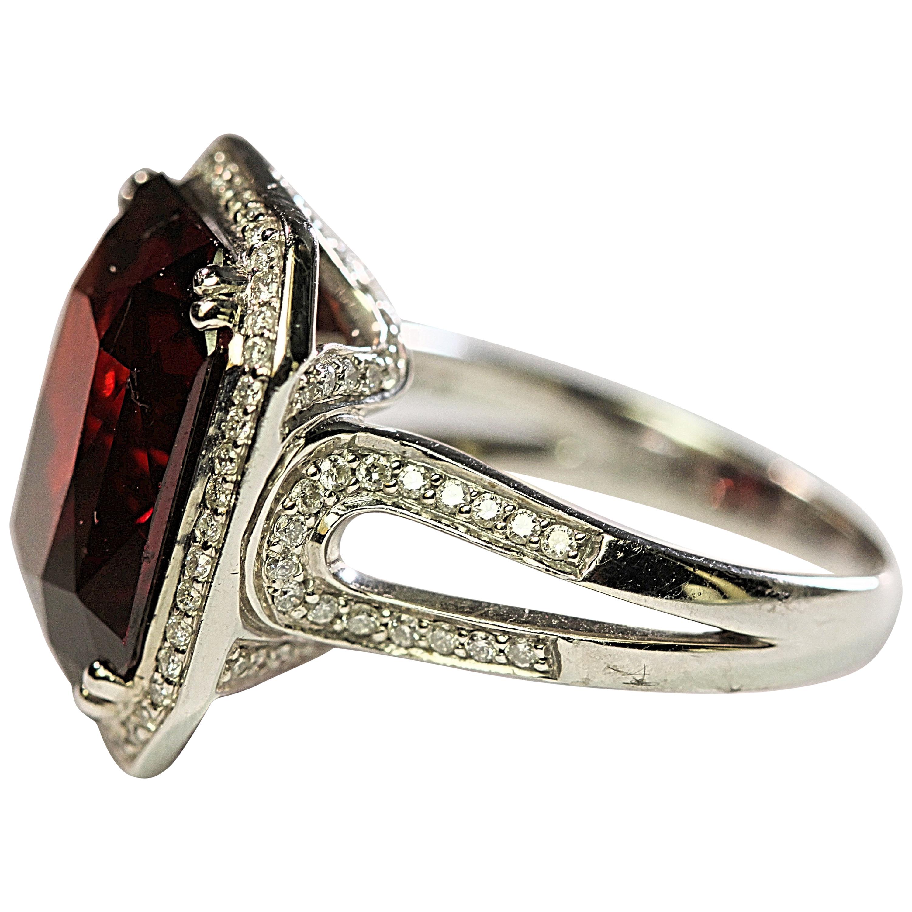 Contemporary Spessartite Garnet 18 Karat White Gold and Diamond One of a Kind Ring For Sale