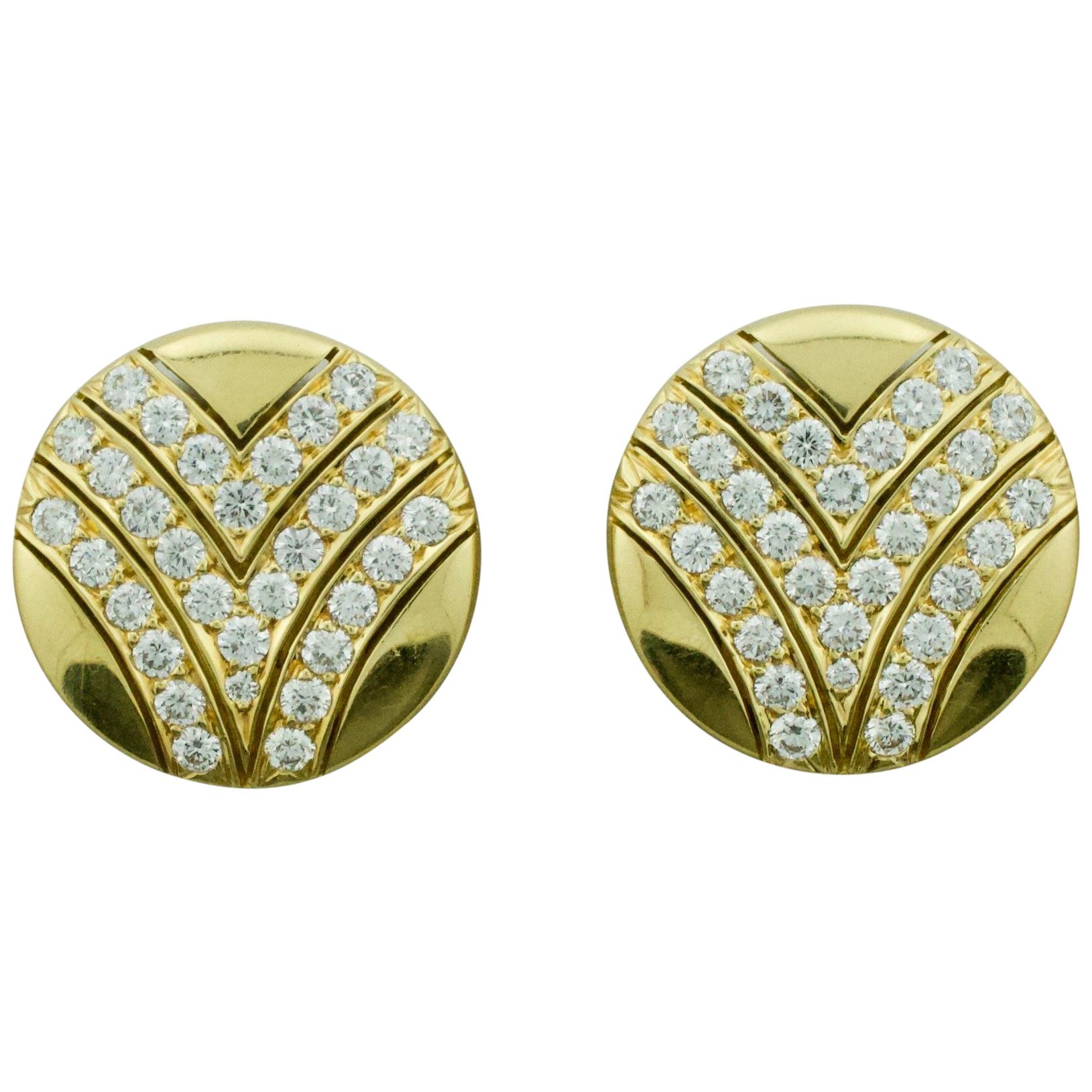 Fashionable 18 Karat Diamond Clip-On Earrings 2.80 Carat Fine Quality
