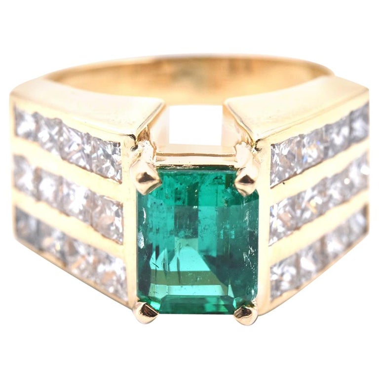 14 Karat Yellow Gold Emerald and Diamond Ring For Sale at 1stdibs